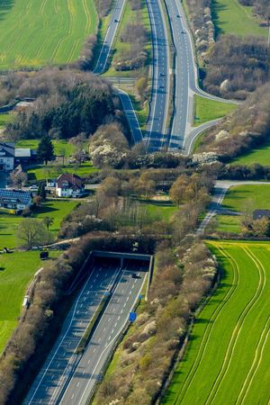 Luftbild von der Autobahnbrücke Arnsberg-Uentrop.